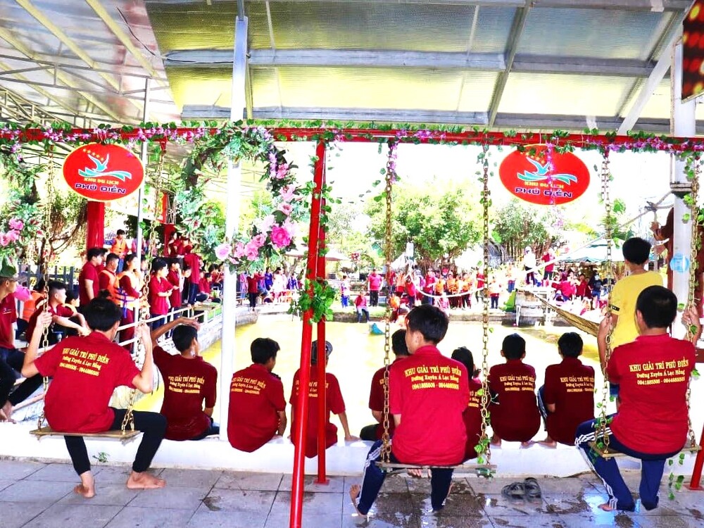 Tiệc sinh nhật Phú Điền