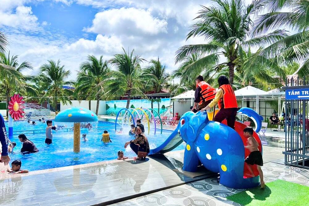 Hồ bơi cho trẻ em Phú Điền