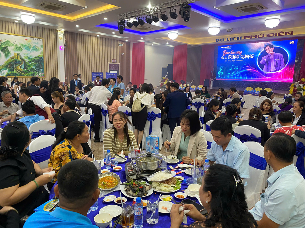 Đêm Nhạc Giao Lưu Với Ca Sĩ Trung Quang - Khu du lịch Phú Điền
