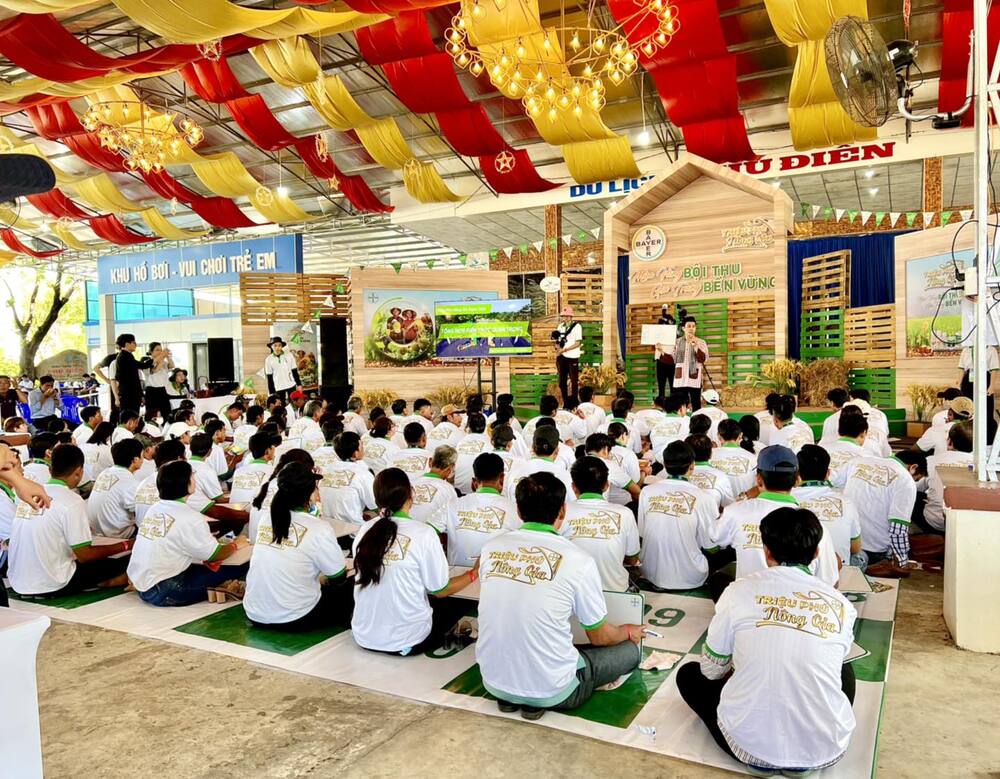 Họp mặt tại Phú Điền
